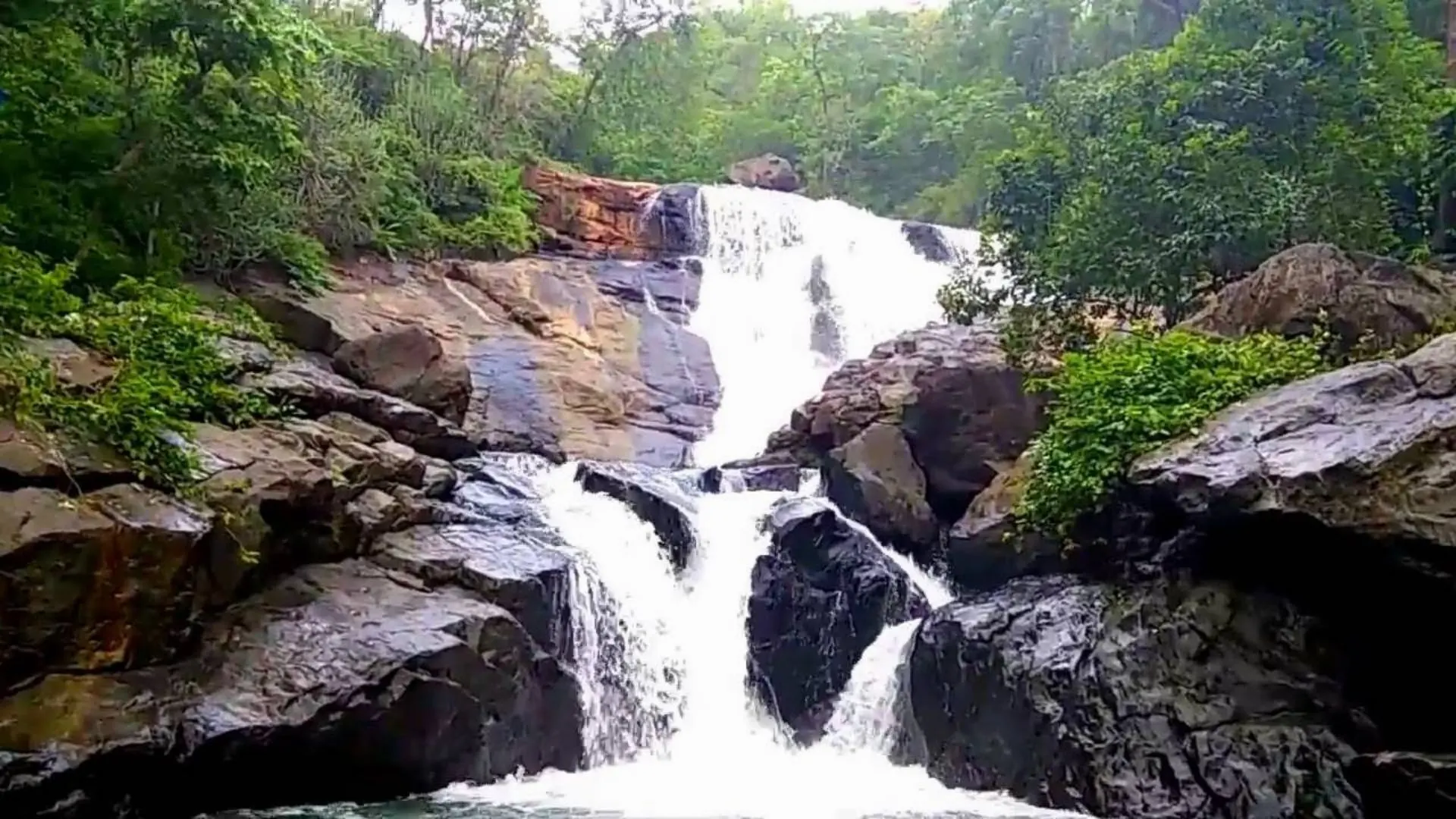 Chinchoti Waterfall - Fun Walk, Nice Falls!