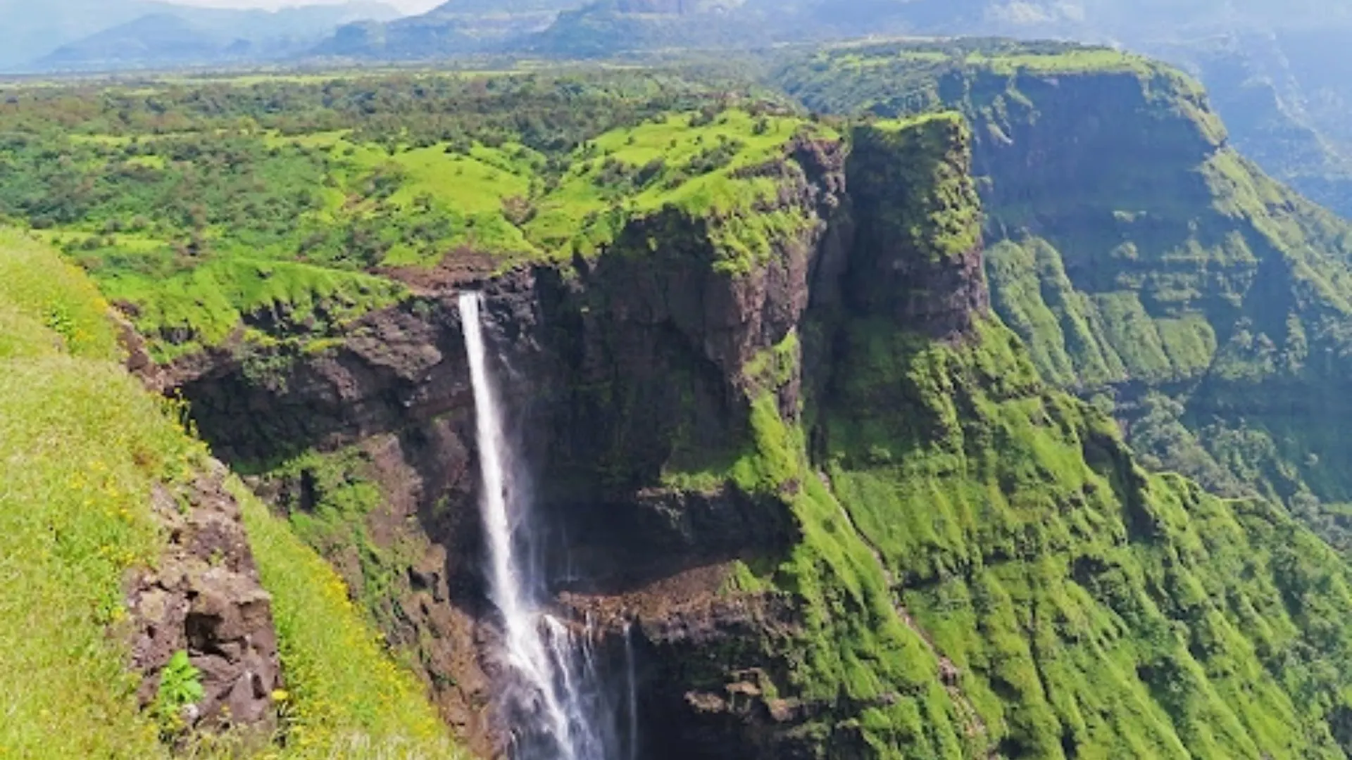 Kalu Waterfall - The Giant! (Be Careful!)
