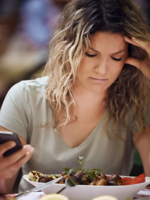 खाना खाने के बाद तुरंत लेटना सेहत के लिए हानिकारक है